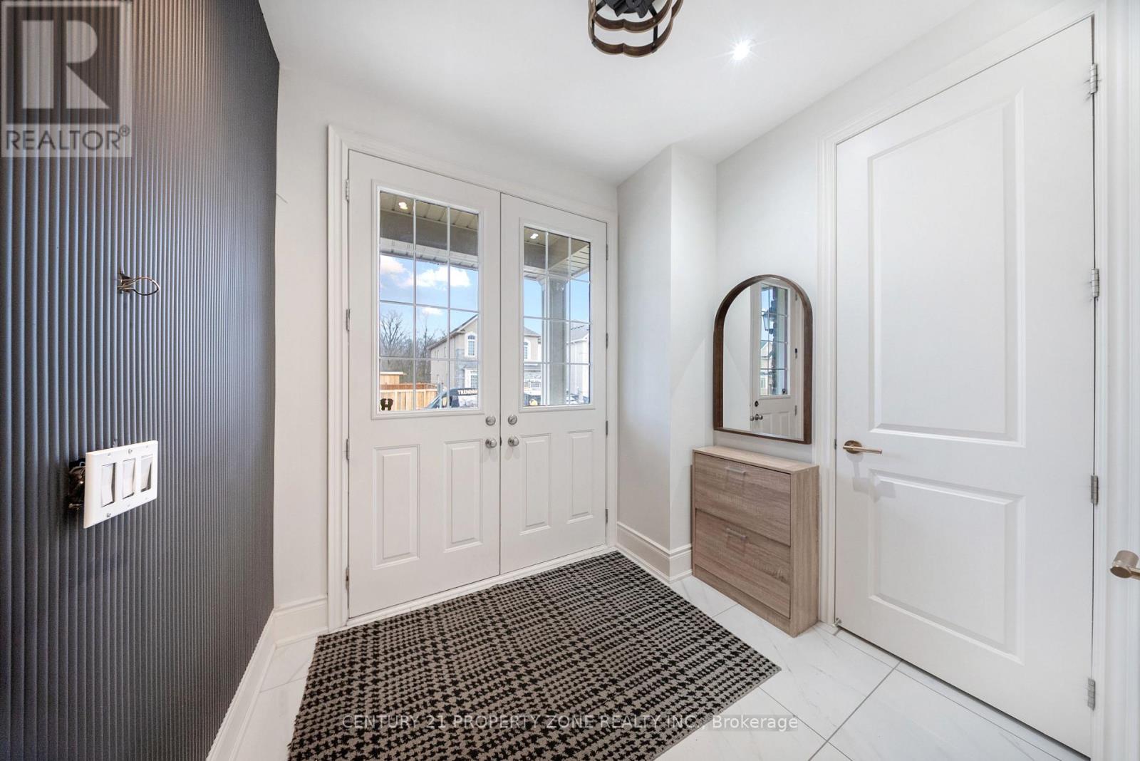 House – 104 CLOCKWORK DRIVE, Brampton – photo 2
