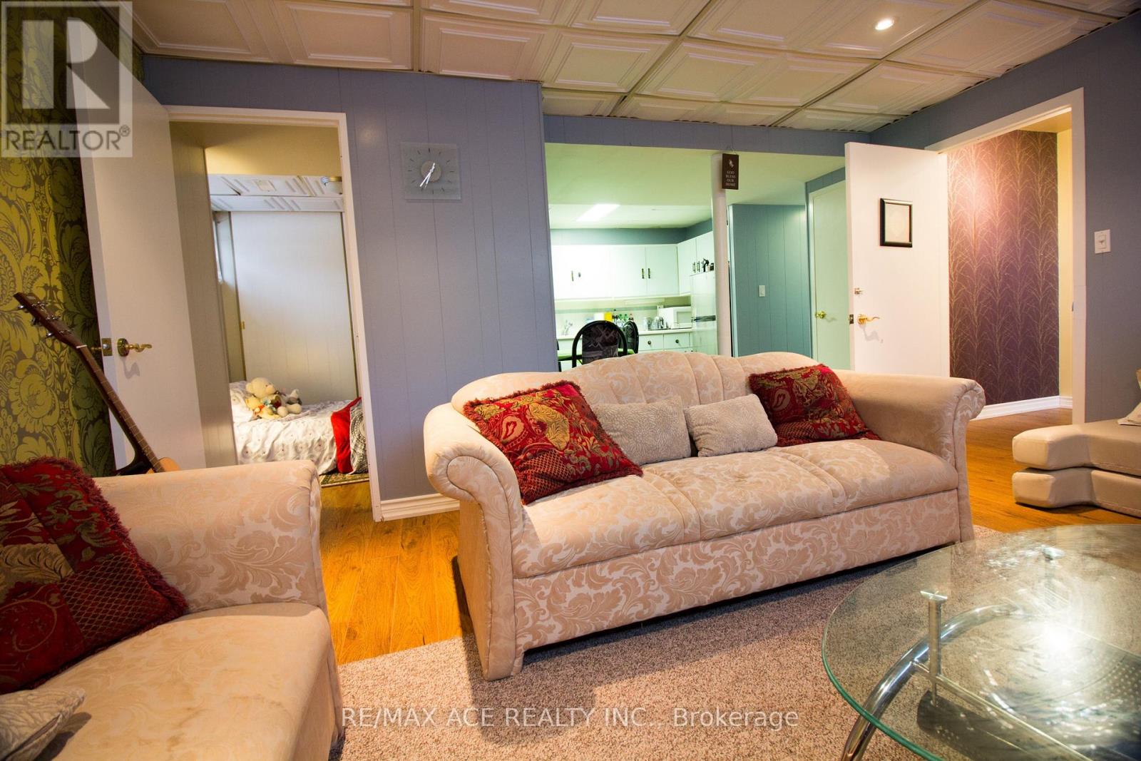 House – BSMT - 133 MEADOWBANK ROAD, Toronto – photo 4