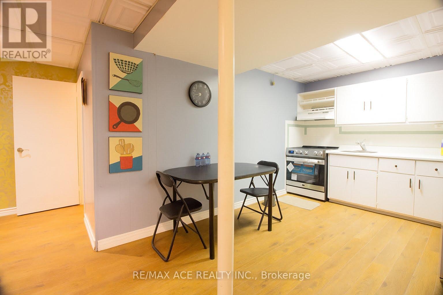House – BSMT - 133 MEADOWBANK ROAD, Toronto – photo 5