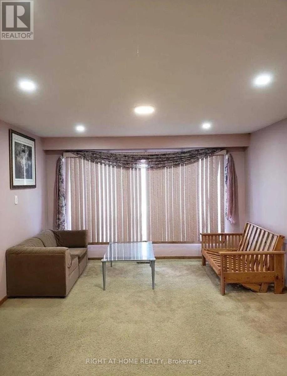 House – 1010 BLOOR STREET, Mississauga – photo 2