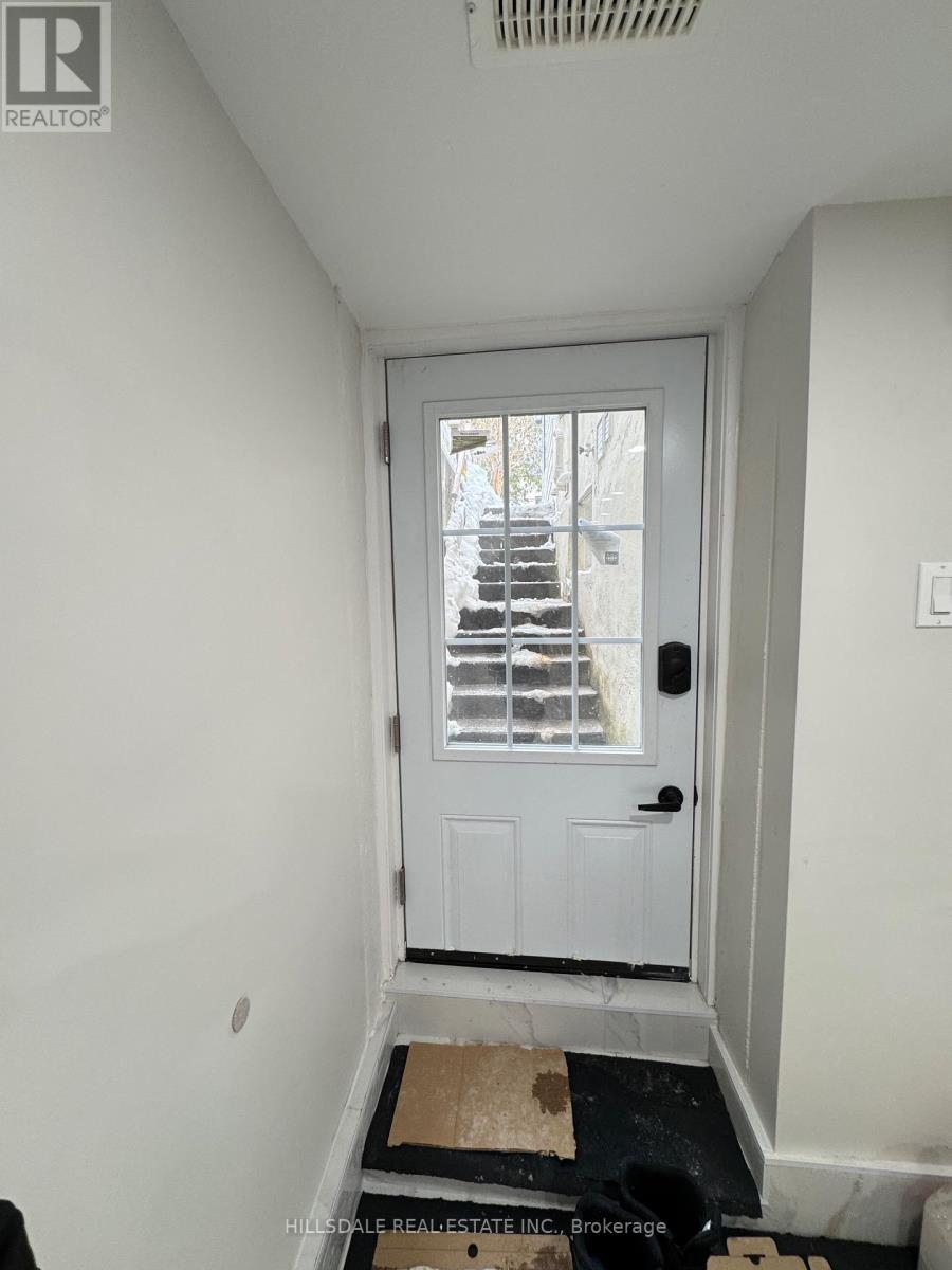 Row / Townhouse – LOWER UNIT - 687 MARKHAM STREET, Toronto – photo 2