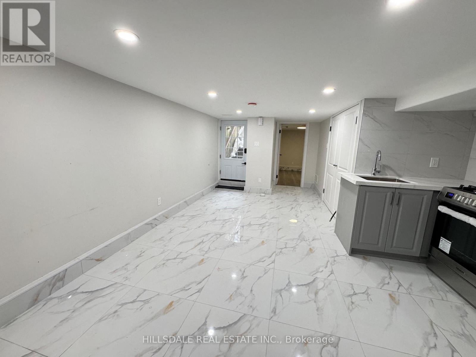 Row / Townhouse – LOWER UNIT - 687 MARKHAM STREET, Toronto – photo 5