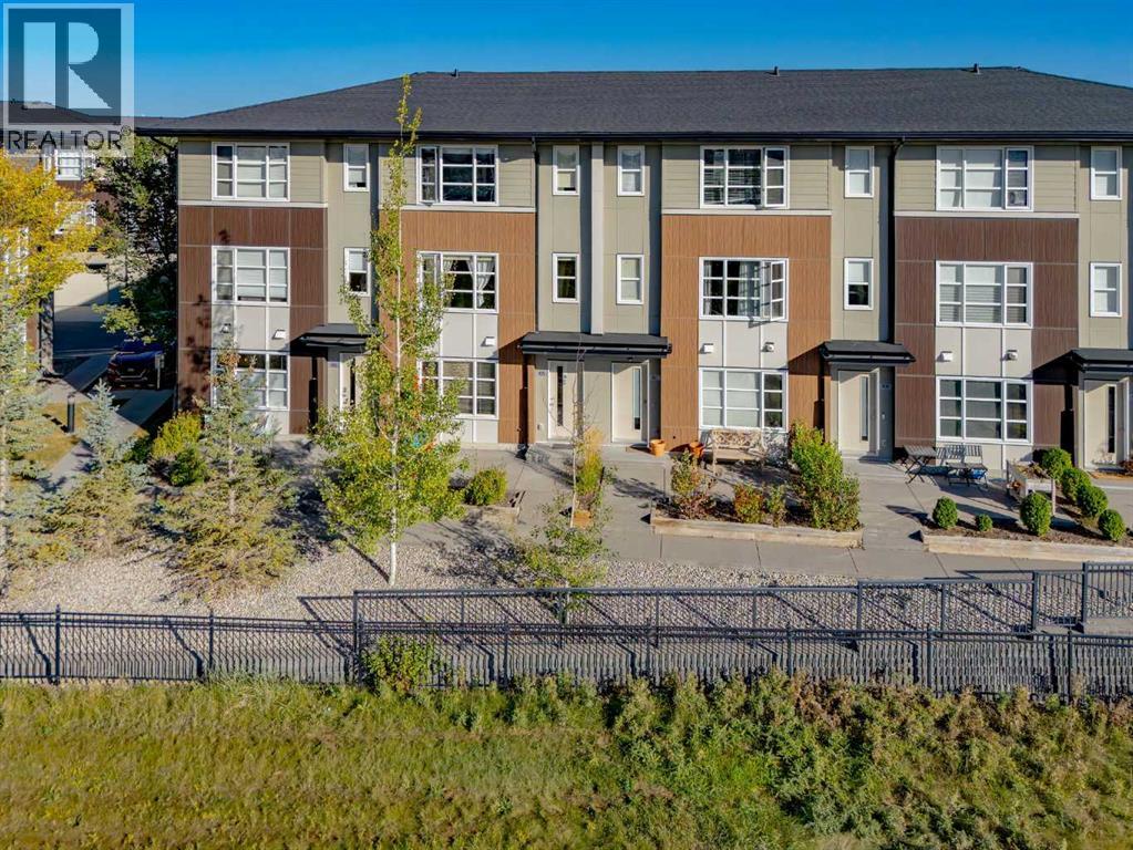 Row / Townhouse for Sale in 905 Evansridge Park NW|Calgary, Alberta T3P0N7 2