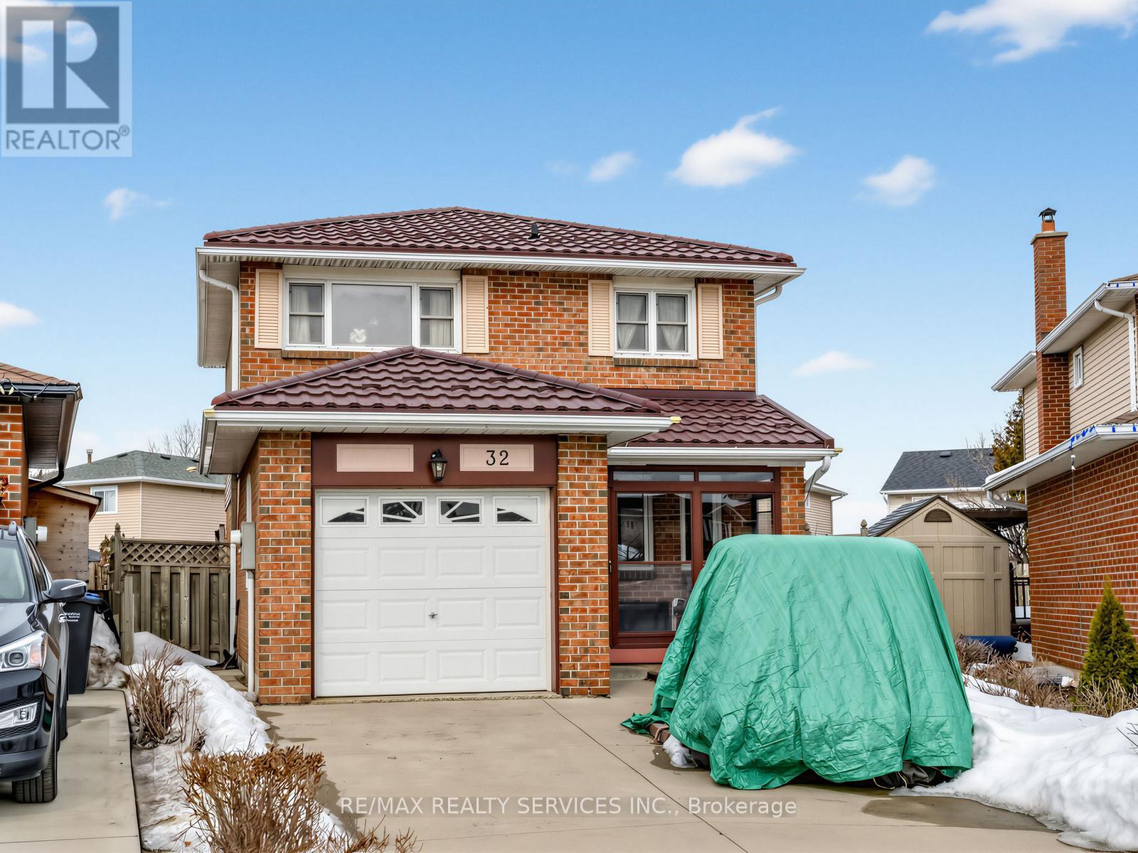 House – 32 HELIOS PLACE, Brampton – photo 2