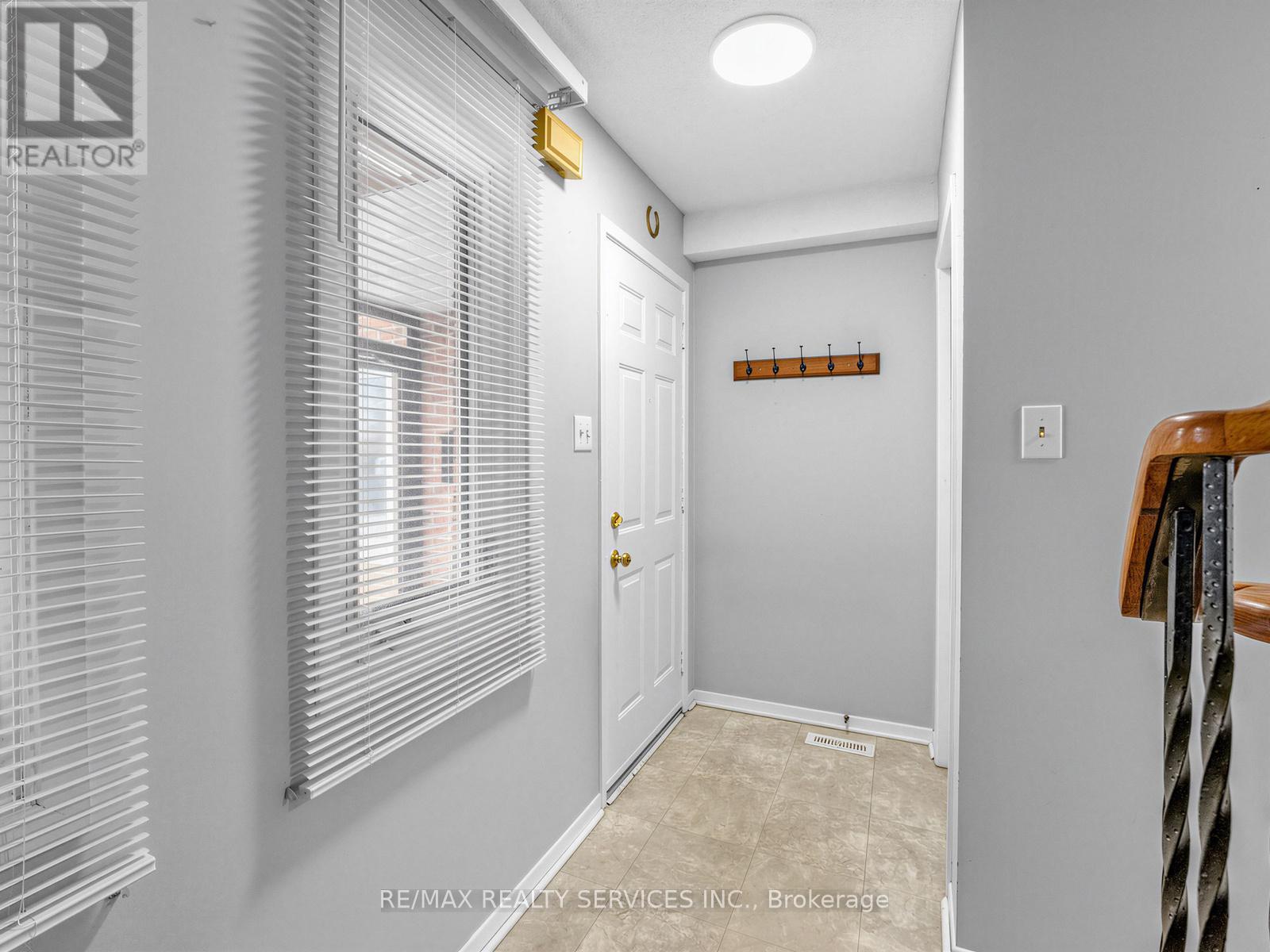 House – 32 HELIOS PLACE, Brampton – photo 3