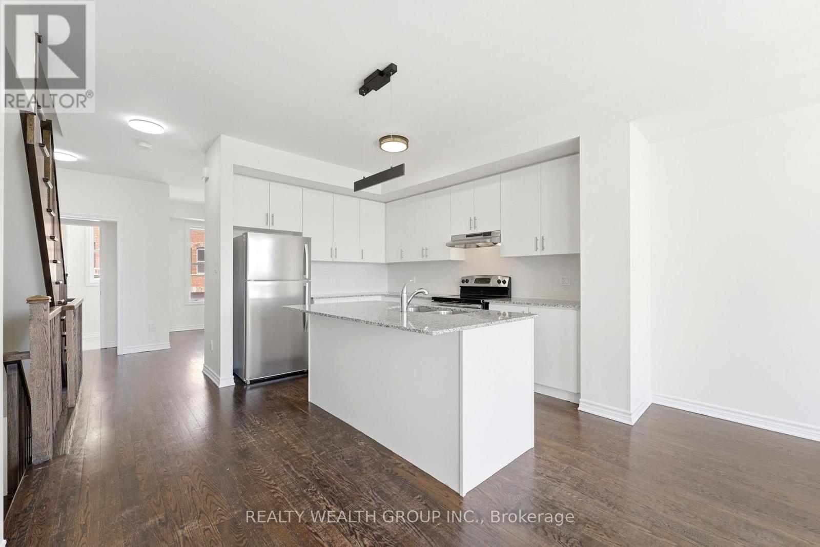 Row / Townhouse – 7 CITY PARK CIRCLE, Vaughan – photo 3
