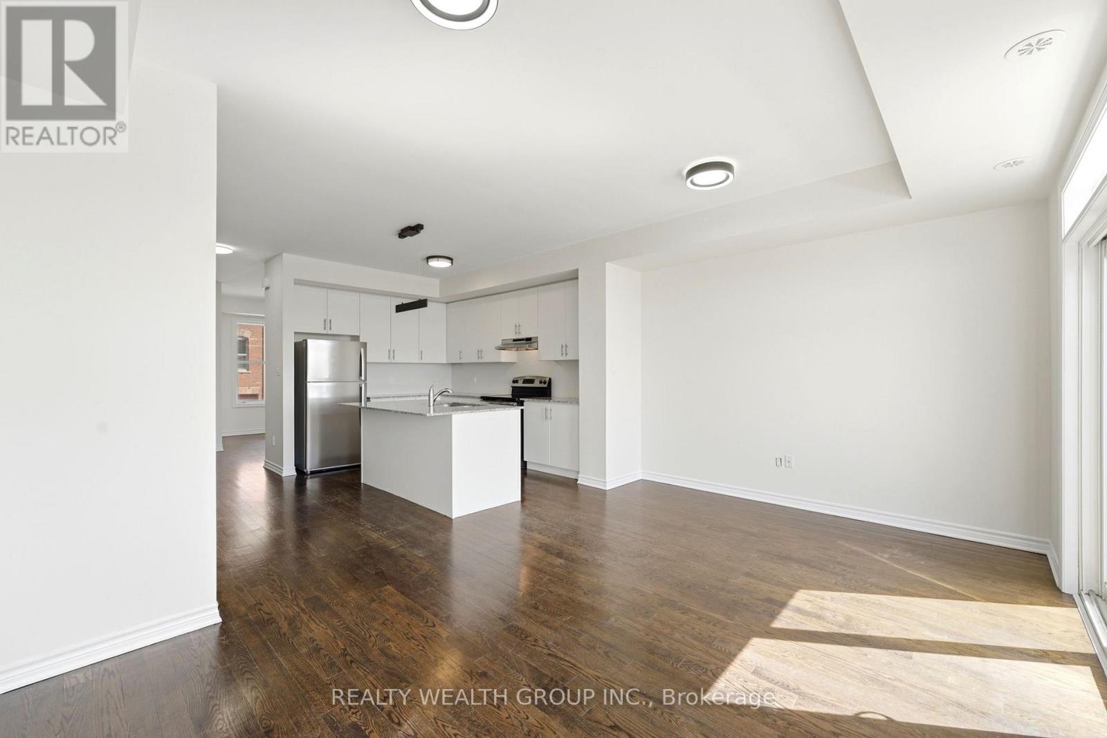 Row / Townhouse – 7 CITY PARK CIRCLE, Vaughan – photo 2