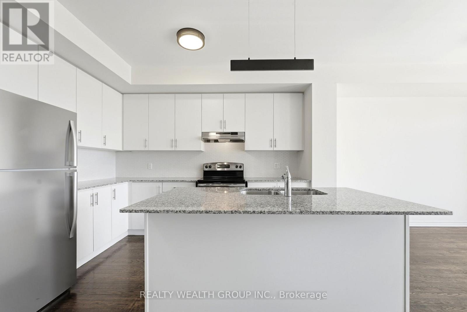 Row / Townhouse – 7 CITY PARK CIRCLE, Vaughan – photo 4