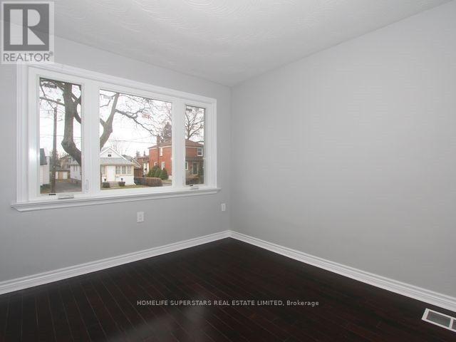 House – 30 ELDER AVENUE, Toronto – photo 4