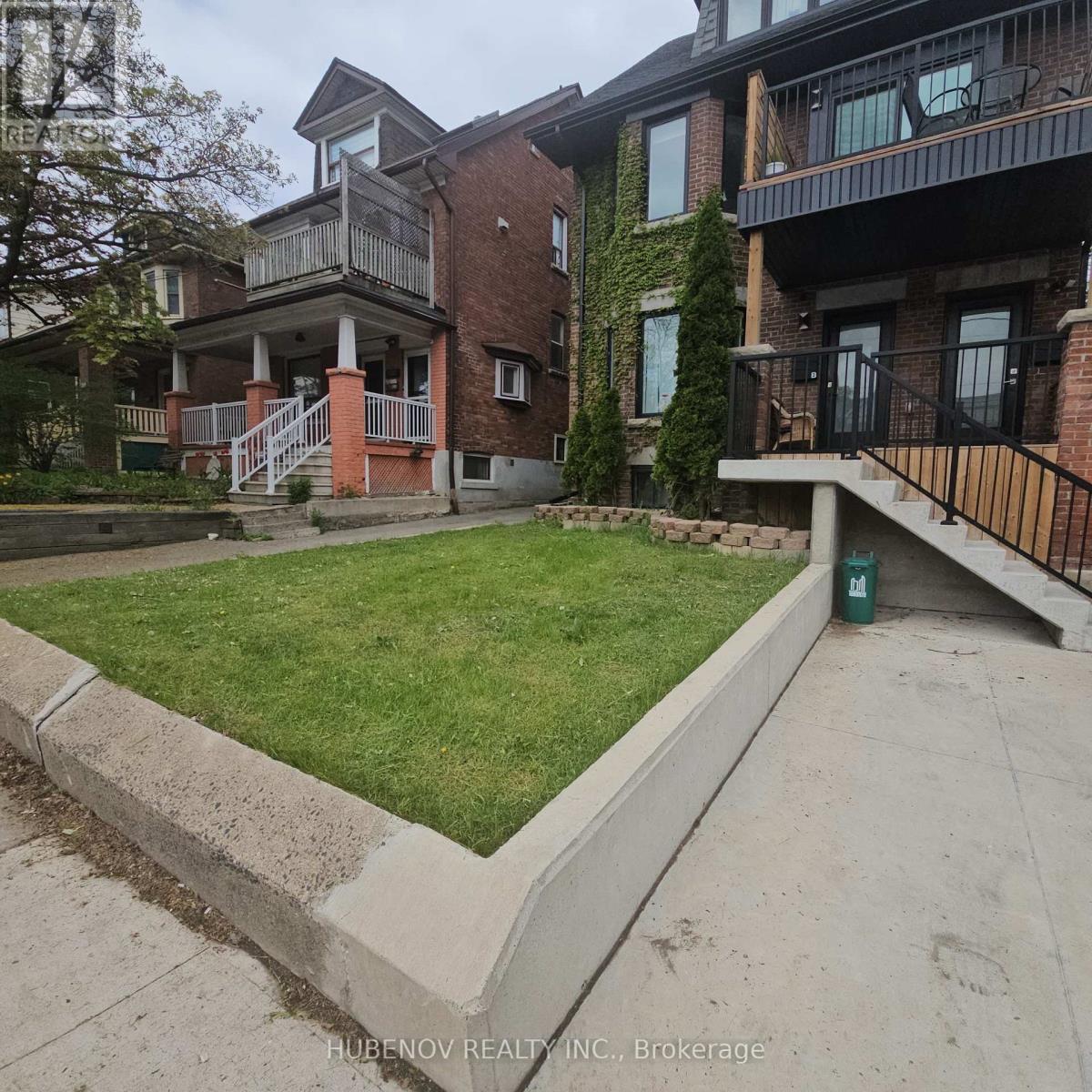 Triplex – 1535 DUFFERIN STREET, Toronto – photo 2
