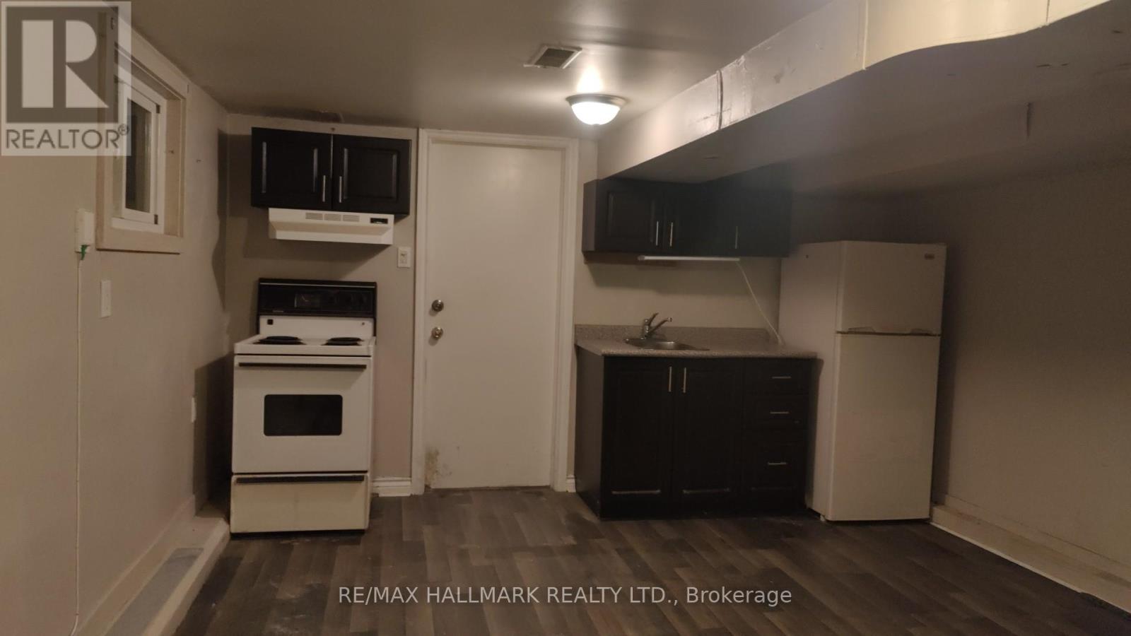 Duplex – 172 WAVERLEY ROAD, Toronto – photo 2