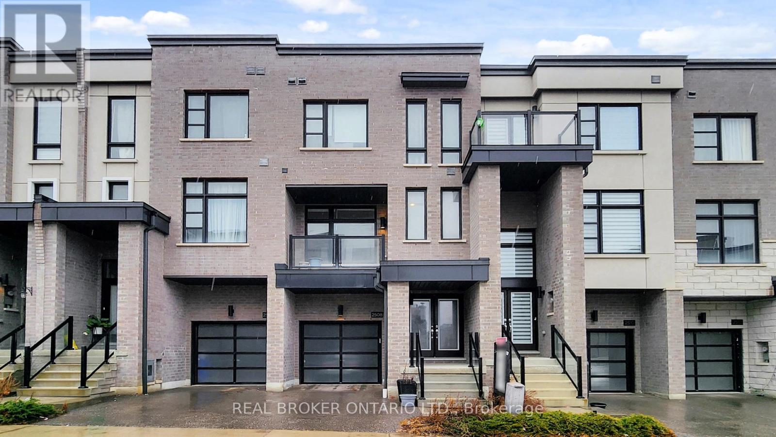 Row / Townhouse – 2508 CASTLEGATE CROSSING, Pickering – photo 1