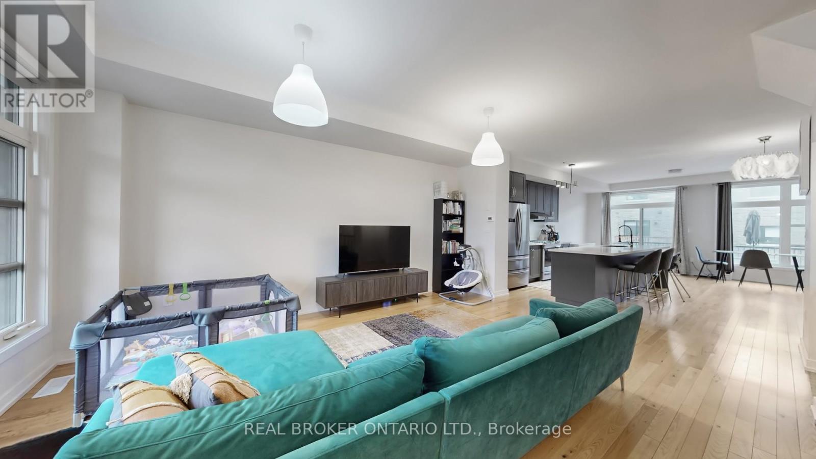 Row / Townhouse – 2508 CASTLEGATE CROSSING, Pickering – photo 3