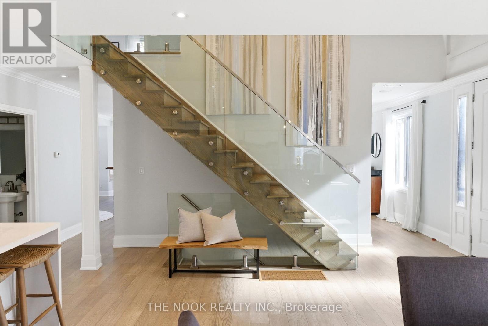House – 201 CENTRE STREET N, Whitby – photo 3