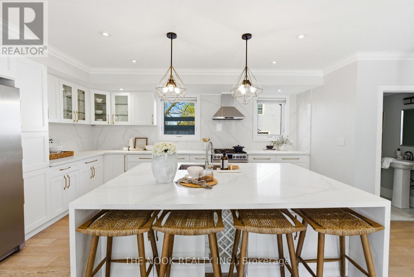 House – 201 CENTRE STREET N, Whitby – photo 4