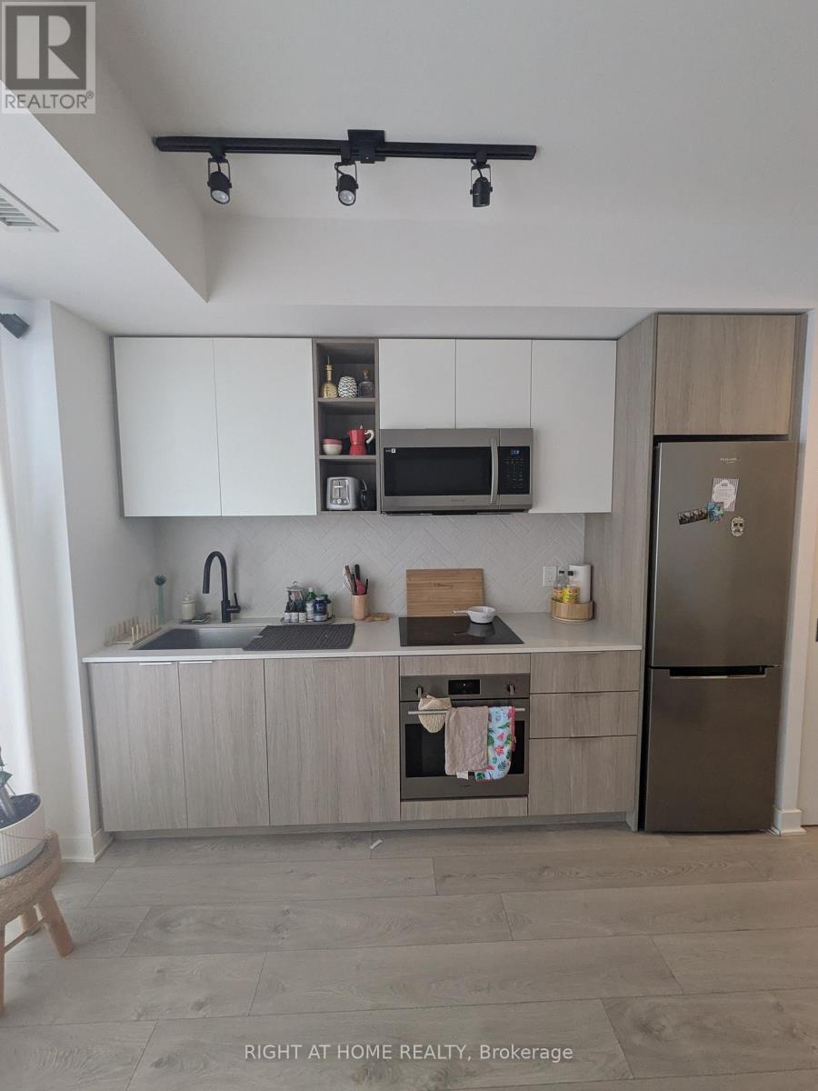 Apartment – 36 ZORRA STREET, Toronto – photo 3