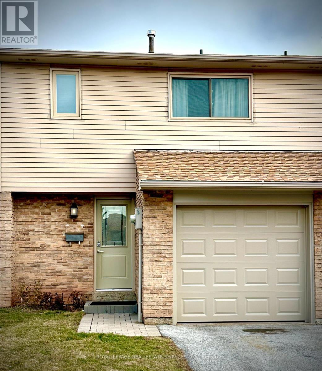 Row / Townhouse – 97 - 1542 LANCASTER DRIVE, Oakville – photo 2
