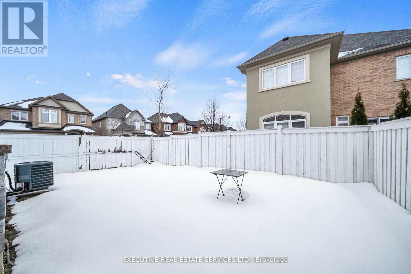 House – 13 MASKEN CIRCLE, Brampton – photo 2