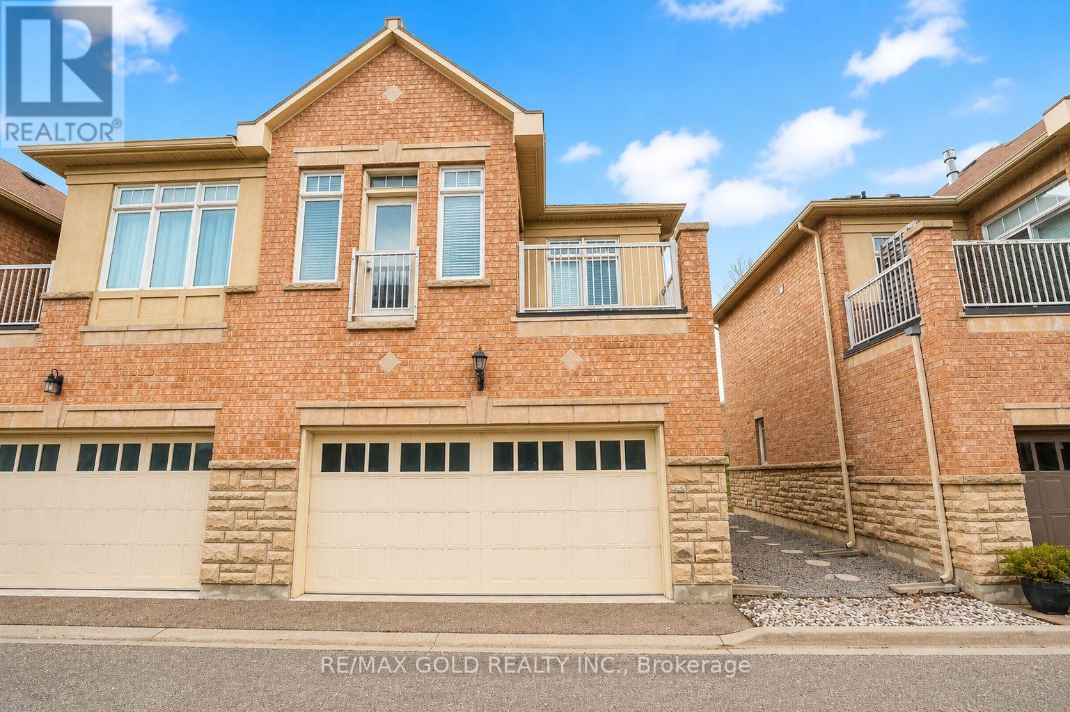 Row / Townhouse for Sale in 2032 LAKESHORE ROAD W|Mississauga (Clarkson), Ontario L5J1J8
