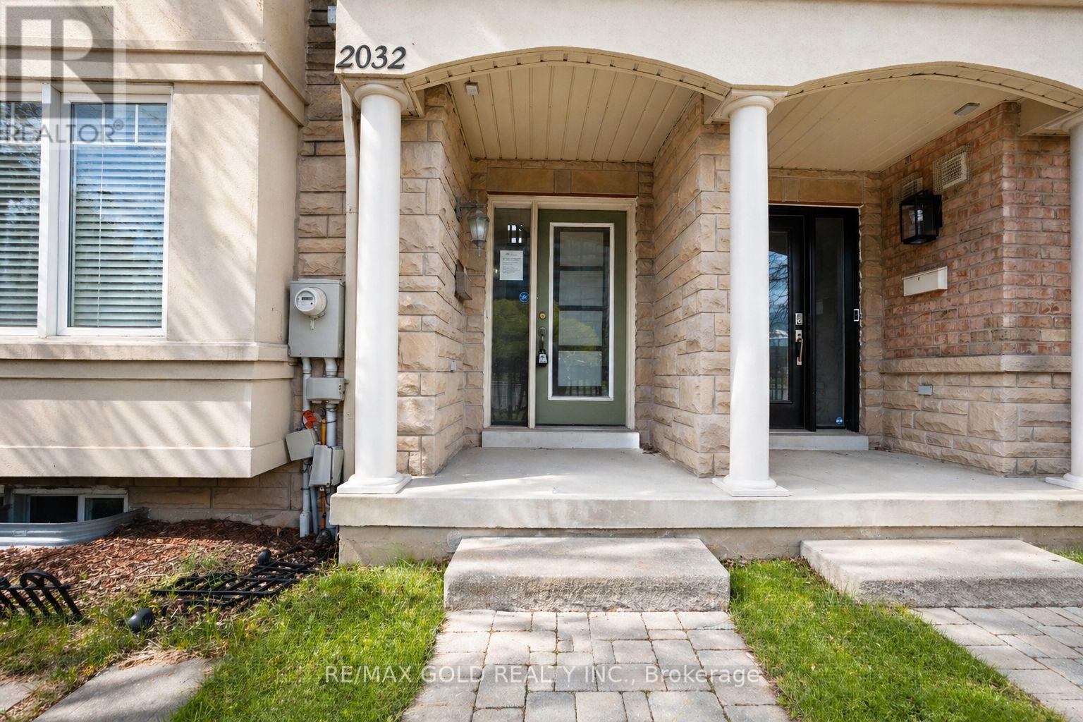 Row / Townhouse for Sale in 2032 LAKESHORE ROAD W|Mississauga (Clarkson), Ontario L5J1J8 4