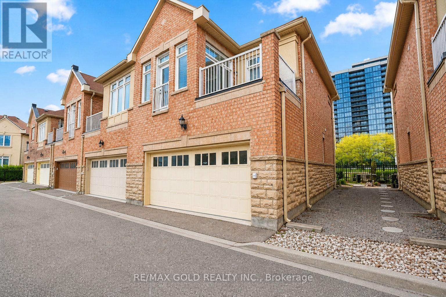 Row / Townhouse for Sale in 2032 LAKESHORE ROAD W|Mississauga (Clarkson), Ontario L5J1J8 2
