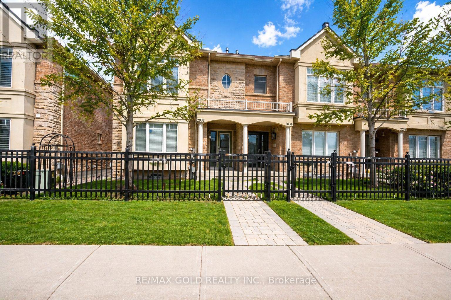 Row / Townhouse for Sale in 2032 LAKESHORE ROAD W|Mississauga (Clarkson), Ontario L5J1J8 3