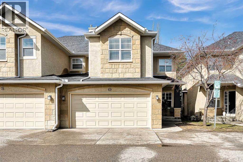 Row / Townhouse for Sale in 69, 39 Strathlea Common SW|Calgary, Alberta T3H5P8