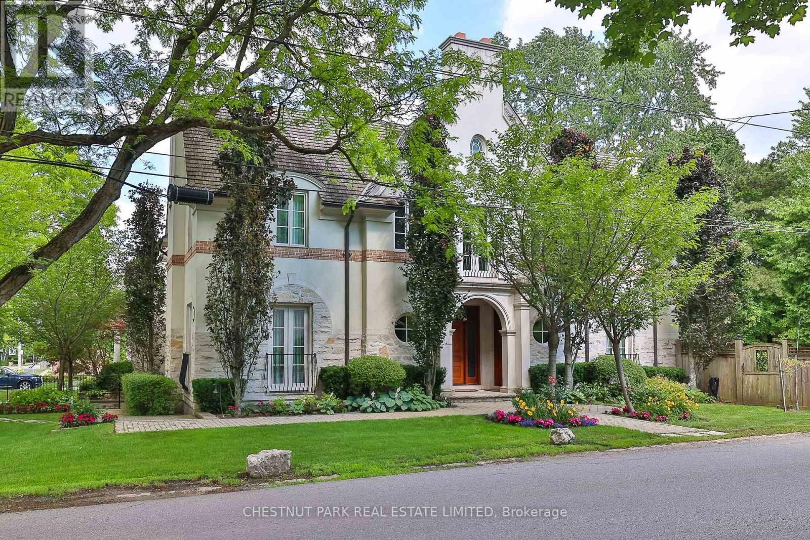 House – 151 ROCHESTER AVENUE, Toronto – photo 2