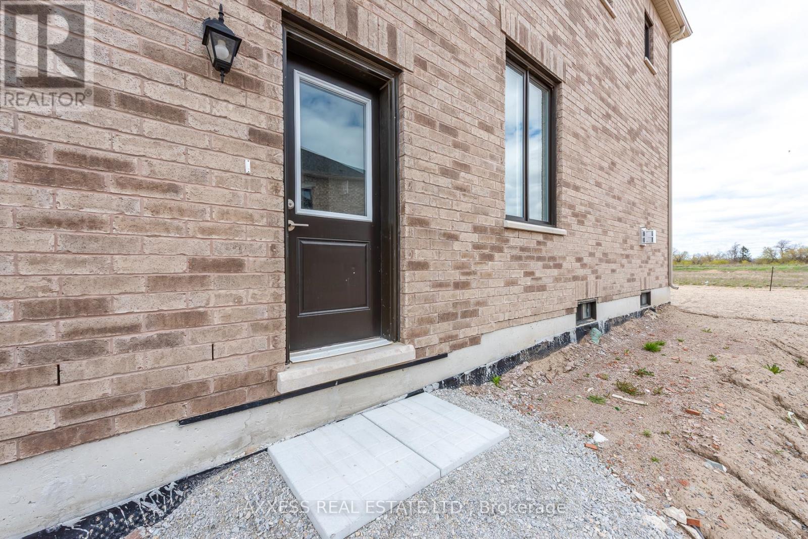 House – 11 MISTED BREEZE STREET, Brampton – photo 4