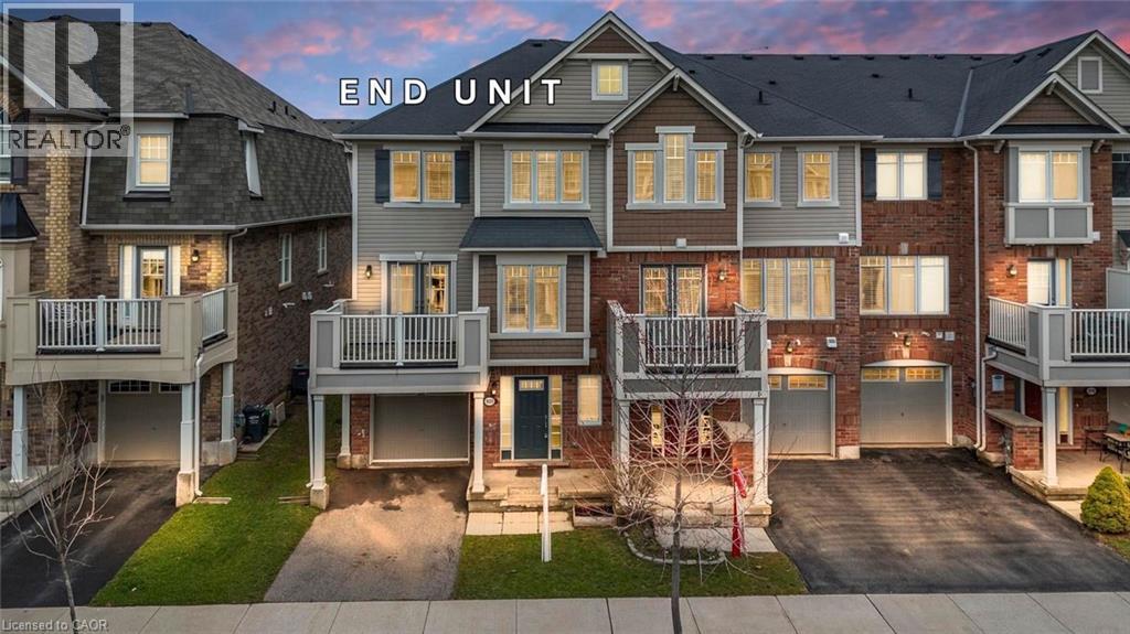 Row / Townhouse – 920 NADALIN Heights, Milton