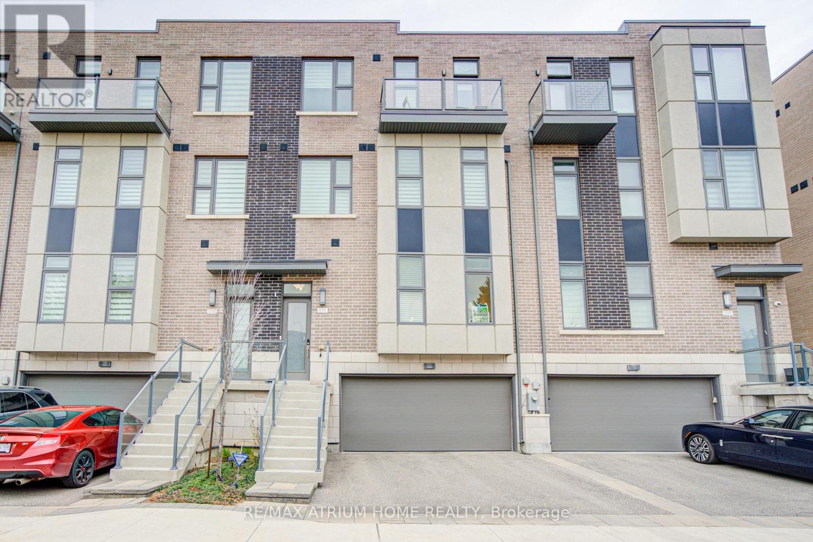 Row / Townhouse – 135 SMALLWOOD CIRCLE, Vaughan