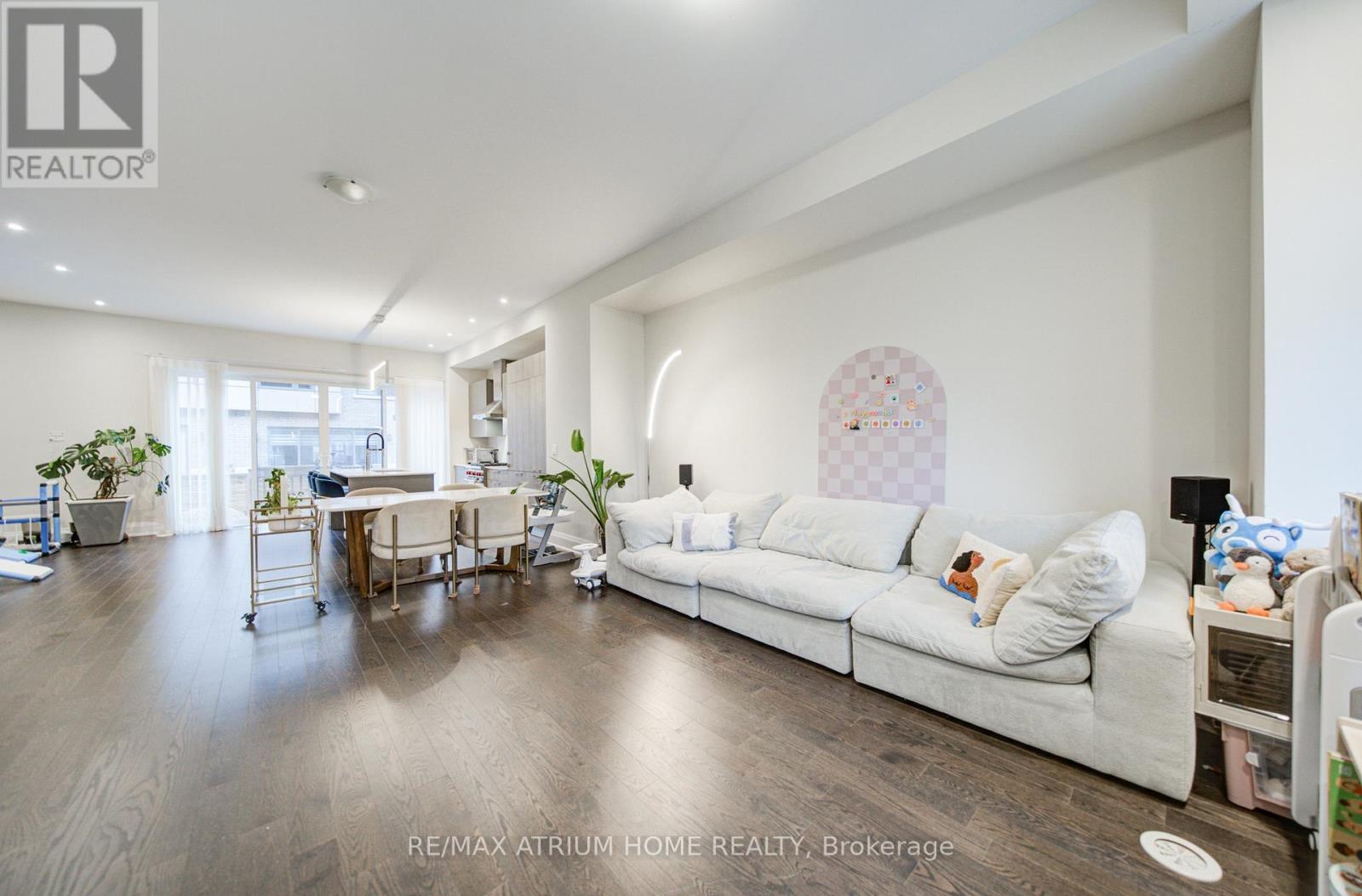 Row / Townhouse – 135 SMALLWOOD CIRCLE, Vaughan – photo 2