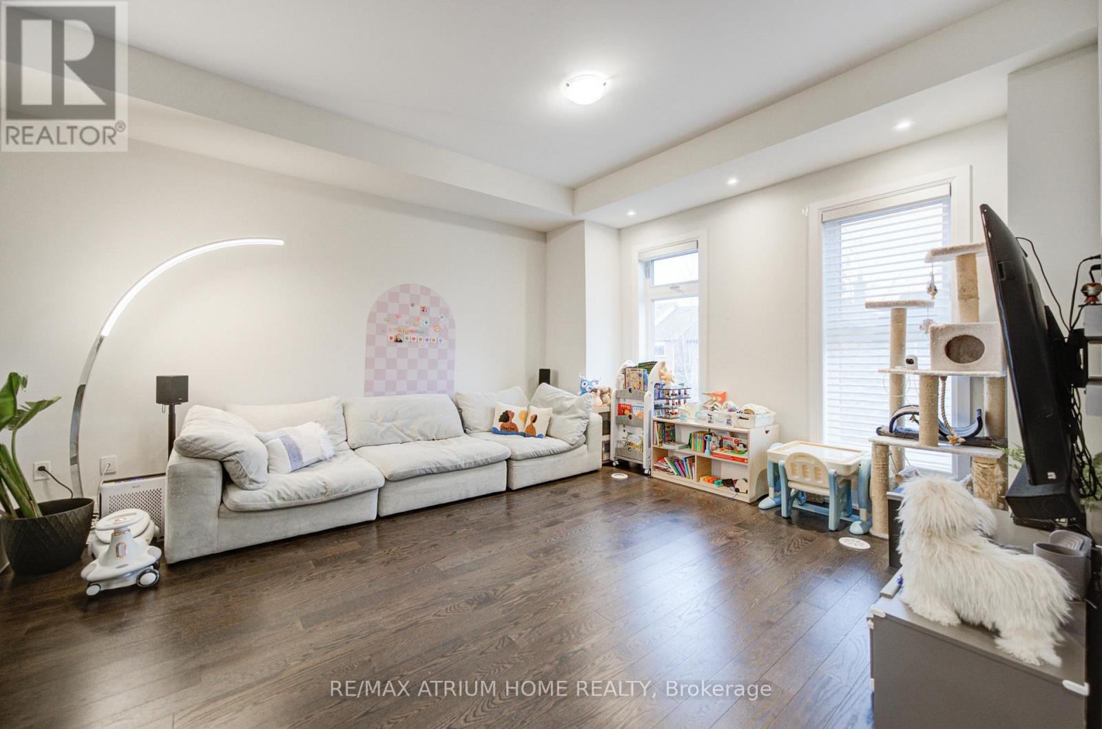 Row / Townhouse – 135 SMALLWOOD CIRCLE, Vaughan – photo 3