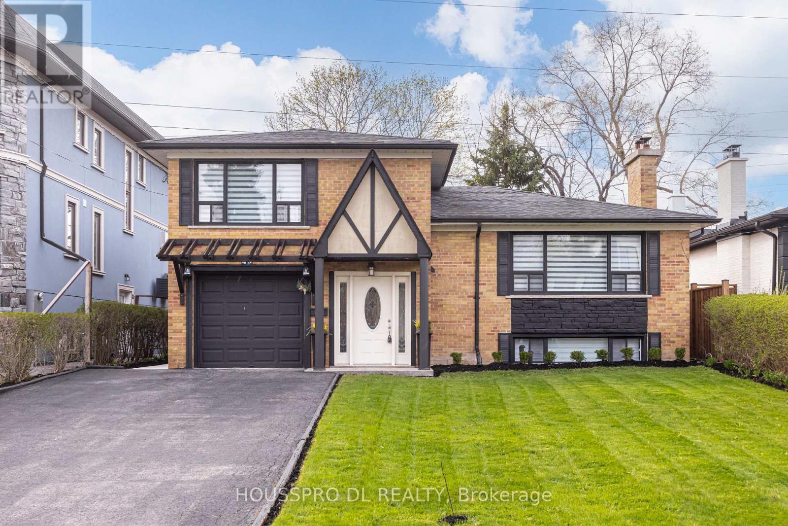 House – 49 BOWERBANK DRIVE, Toronto – photo 1