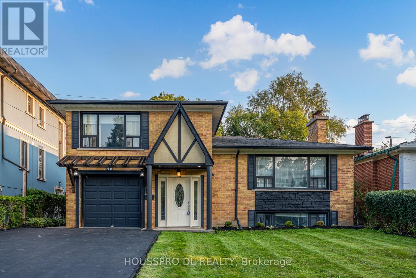 House – 49 BOWERBANK DRIVE, Toronto – photo 2