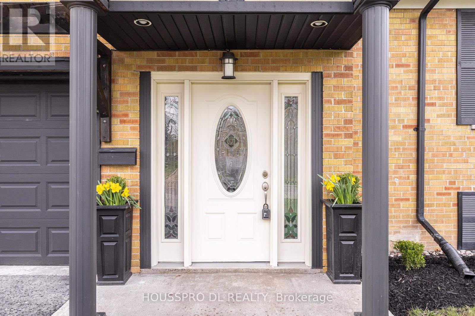 House – 49 BOWERBANK DRIVE, Toronto – photo 3