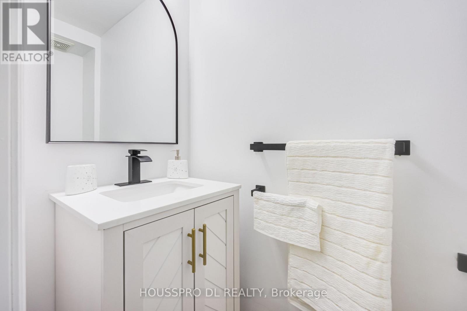 House – 49 BOWERBANK DRIVE, Toronto – photo 5