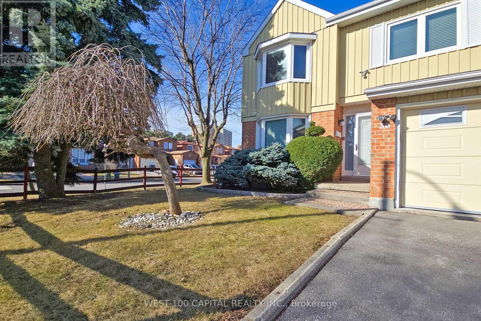 House – 30 WINTERMUTE BOULEVARD, Toronto – photo 1
