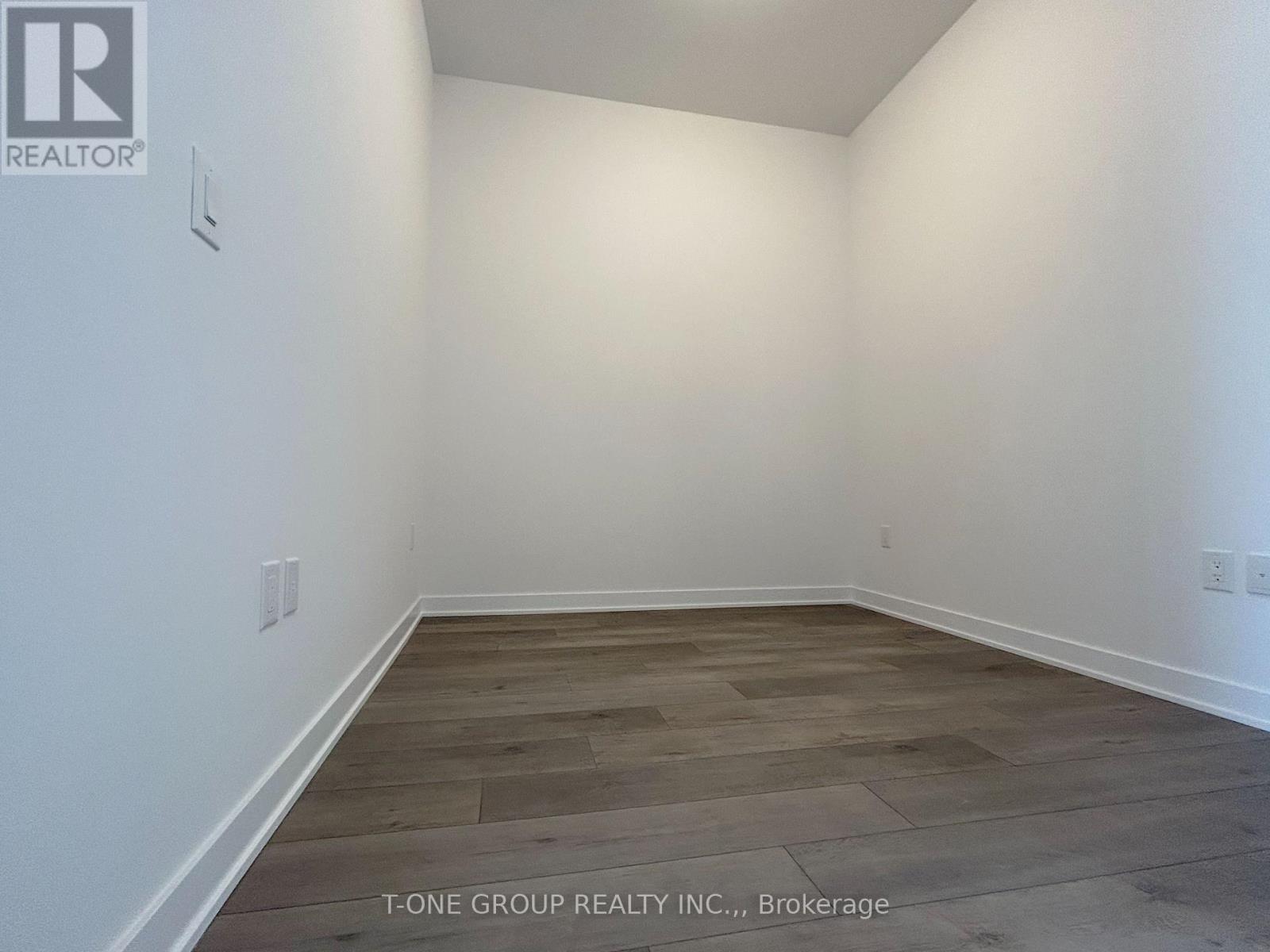 Apartment – 310 - 38 HONEYCRISP CRESCENT, Vaughan – photo 4
