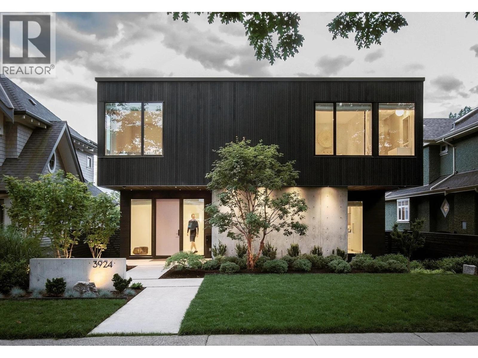 3924 CAMBRIDGE STREET|Burnaby, British Columbia V5C1G4