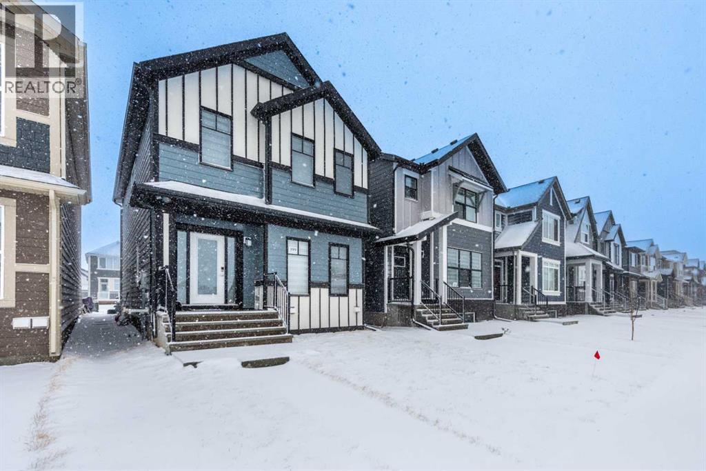 House for Sale in 399 Magnolia Drive SE|Calgary, Alberta T3M3M4 2