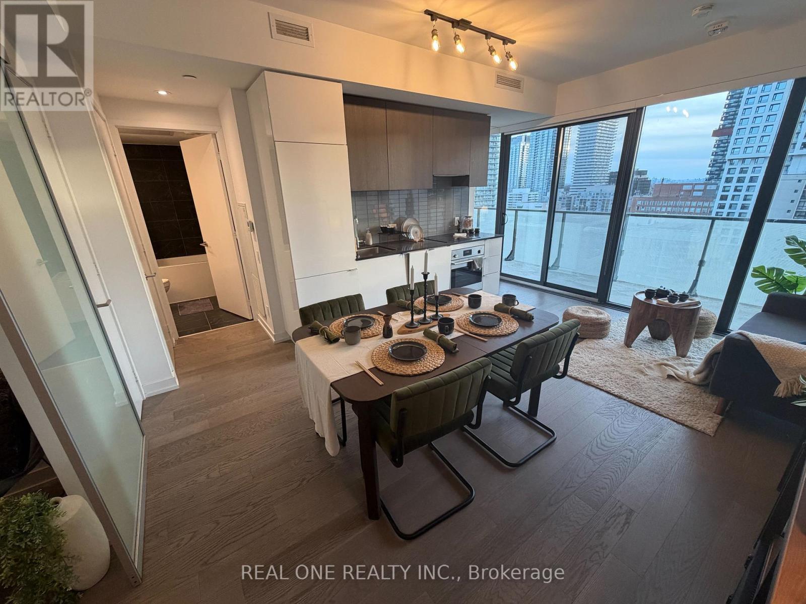 Apartment – 1902 - 161 ROEHAMPTON AVENUE, Toronto – photo 3