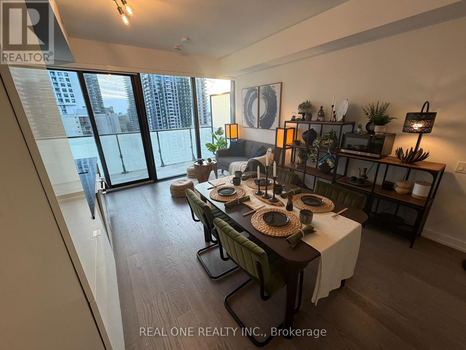 Apartment – 1902 - 161 ROEHAMPTON AVENUE, Toronto – photo 4