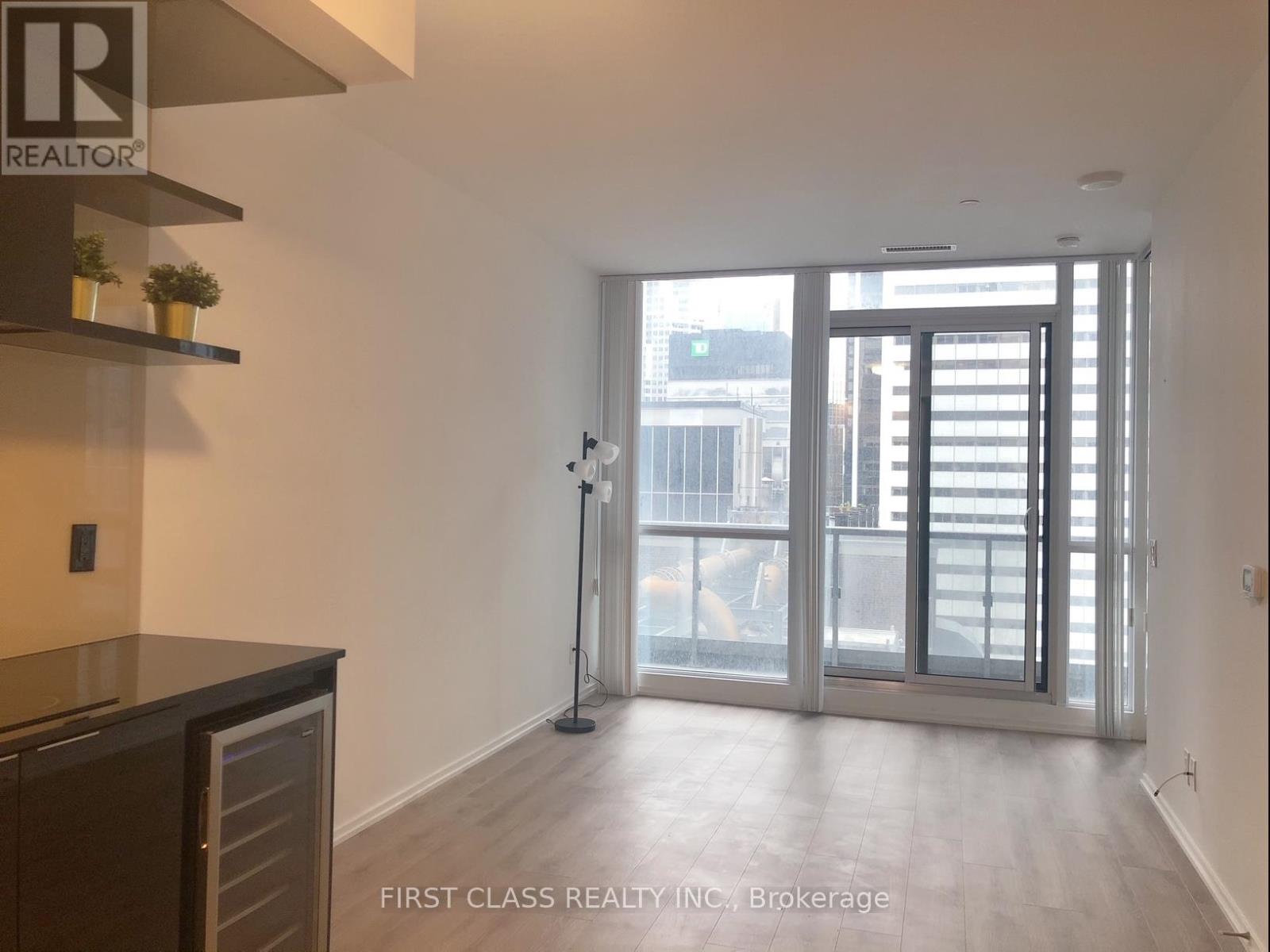 Apartment – 2810 - 70 TEMPERANCE STREET, Toronto – photo 2