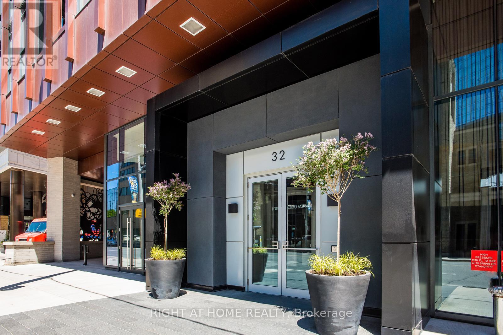 Apartment – 902 - 32 DAVENPORT ROAD, Toronto – photo 2