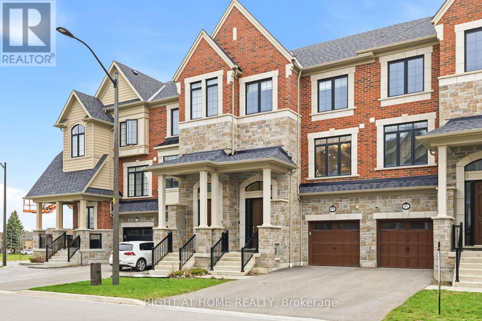 Row / Townhouse – 89 DORIAN DRIVE, Whitby – photo 2