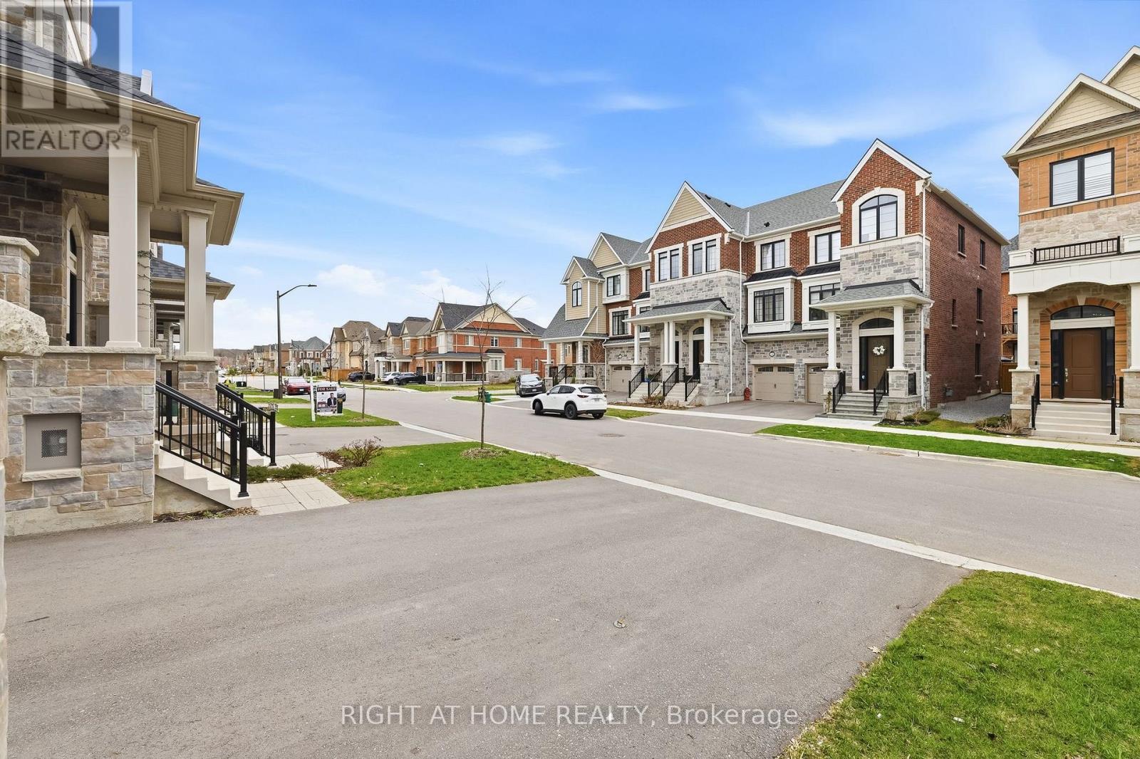 Row / Townhouse – 89 DORIAN DRIVE, Whitby – photo 4