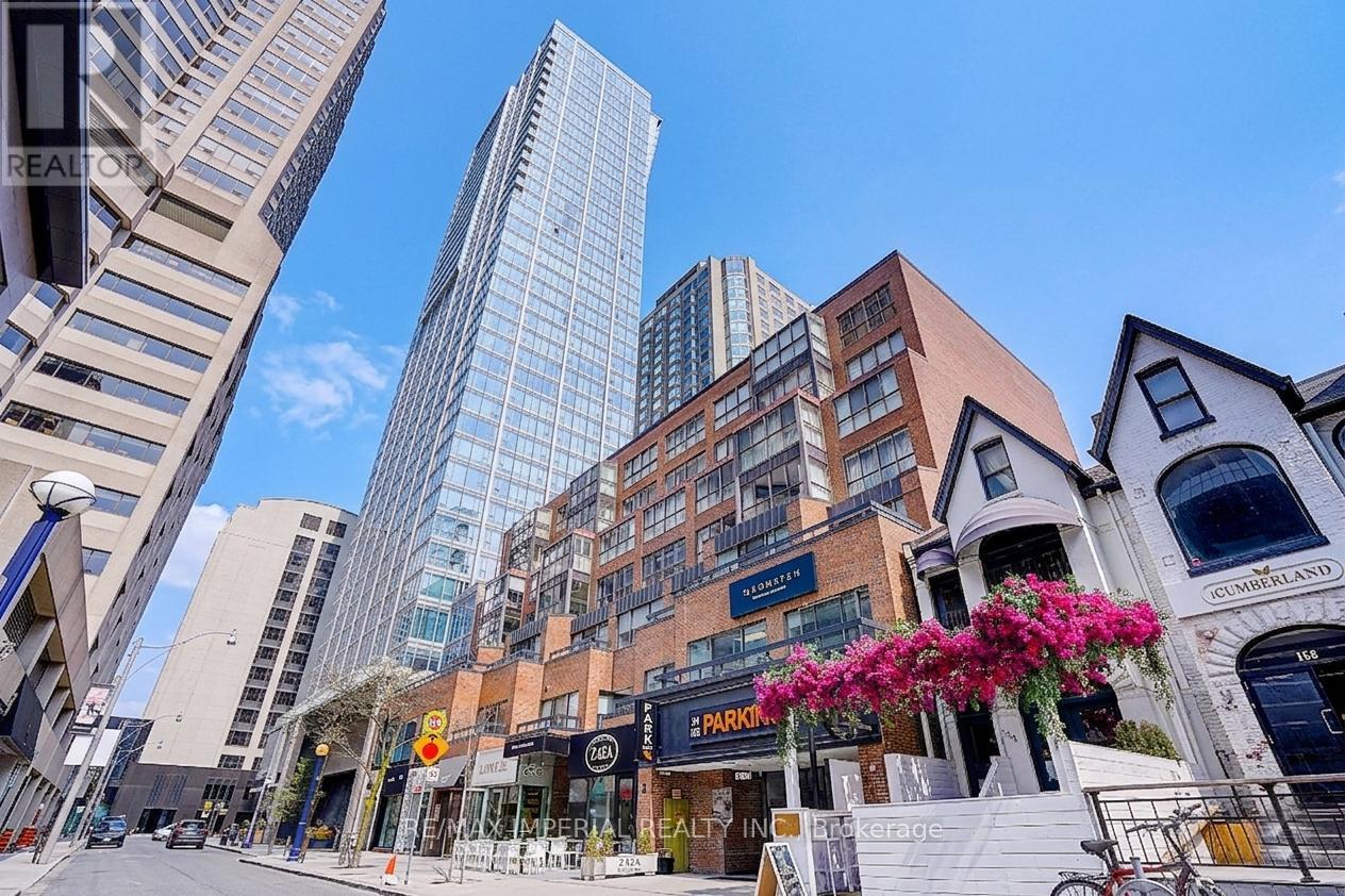 Apartment – 2210 - 188 CUMBERLAND STREET, Toronto – photo 1