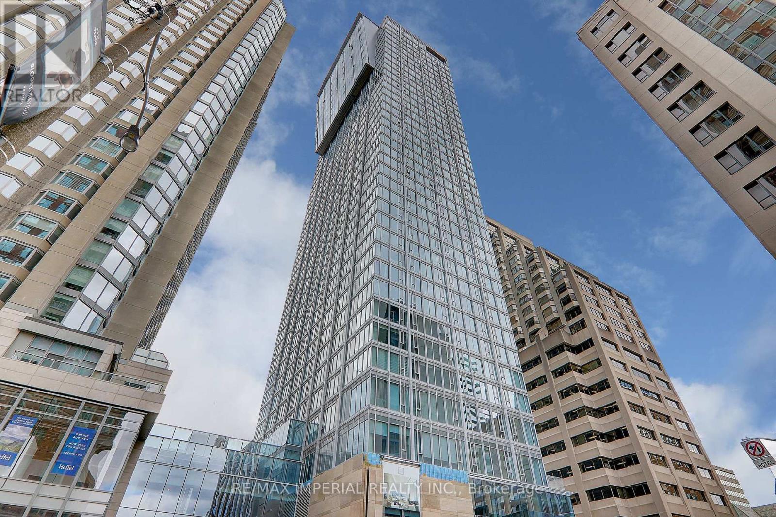 Apartment – 2210 - 188 CUMBERLAND STREET, Toronto – photo 2