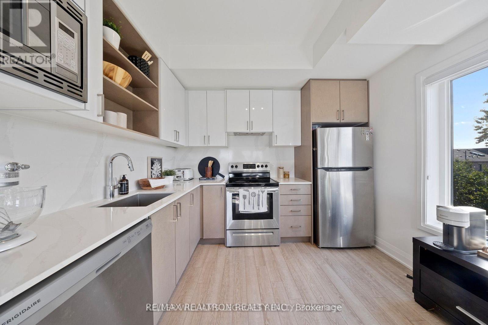 Row / Townhouse – 206 - 155 DOWNSVIEW PARK BOULEVARD, Toronto – photo 5